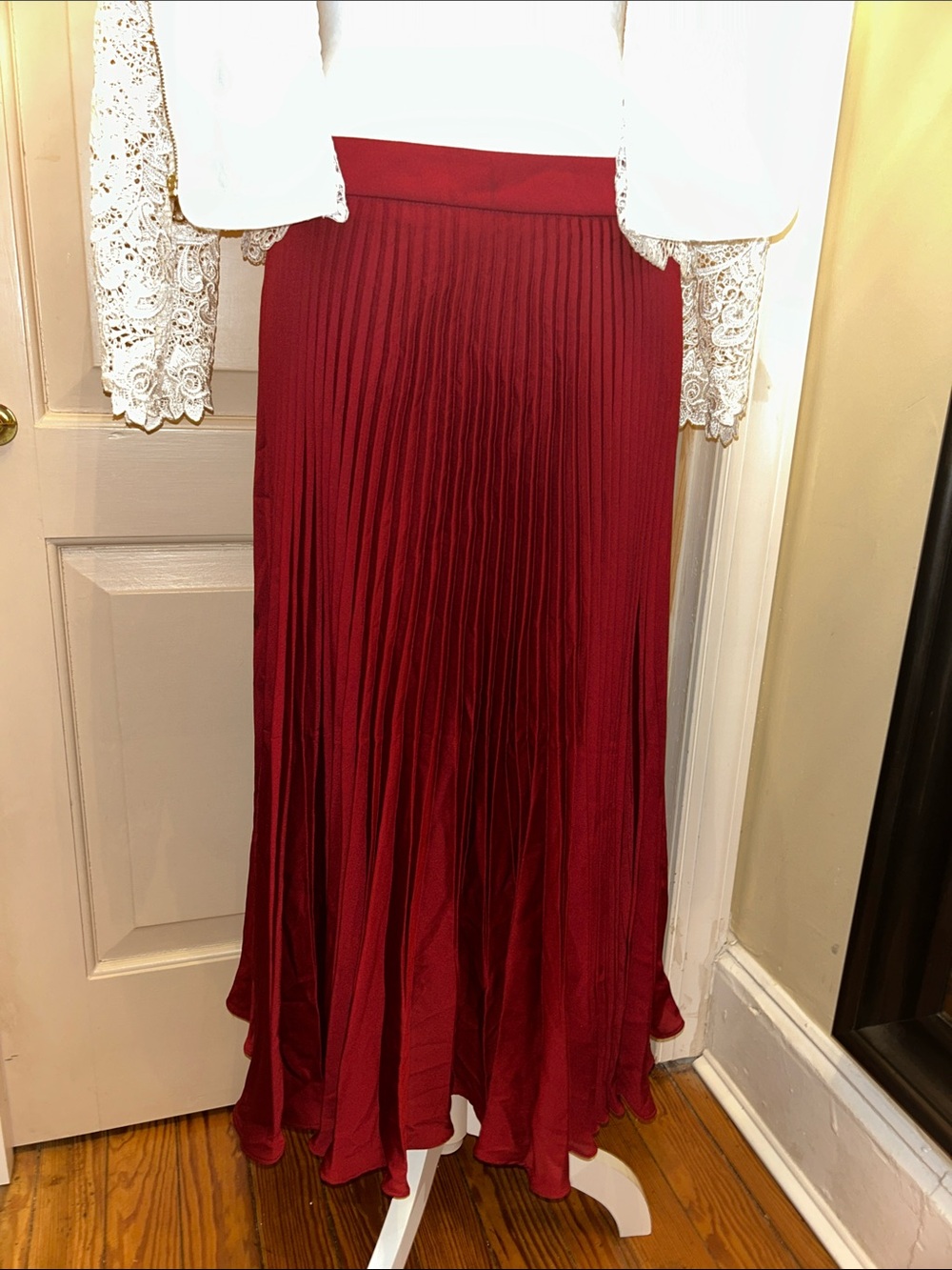 Tara Jarmon sz 38 Wine-Red pleated Accent maxi skirt